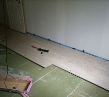Début de la pose du parquet