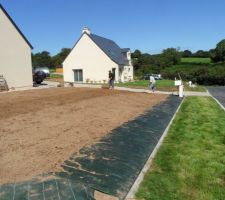 Fin de la remise en place des terres et pelouse