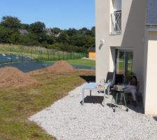Fin de la remise en place des terres et pelouse