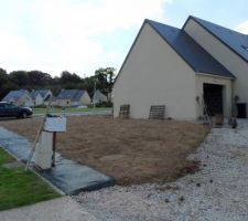 Fin de la remise en place des terres et pelouse
