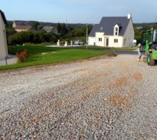 Fin de la remise en place des terres et pelouse