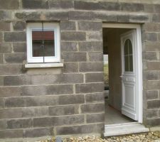 Mise en place d'une barre de s&eacute;curit&eacute; sur la petite fen&ecirc;tre pour les assurances