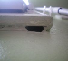 Sous les fen&ecirc;tres dans la chambre de ma fille ce matin !!!! trou n&deg;2