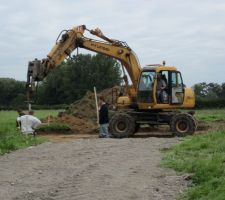 Première journée de chantier qu'on appellera J1, ils attaquent les fondations...