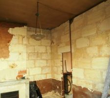 Déconstruction Piece n°1. Enduit déposé à 90%.