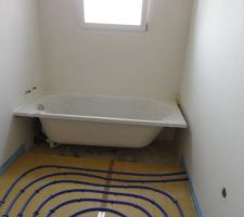 Plancher chauffant en attente - salle de bain