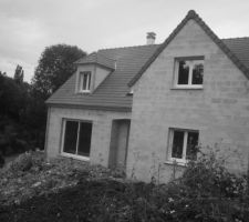 Avant de la maison avec le remblayage que nous n'avions pas avant !