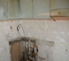 Cuisine sans meubles et carrelage