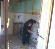 Cloisons de la cuisine, couloir et salon coup&eacute;s