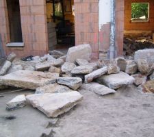 Quelques "petits" blocs de beton qu'ils ont sortis de la cuisine