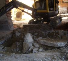 Une pelleteuse dans notre salon!!! lol