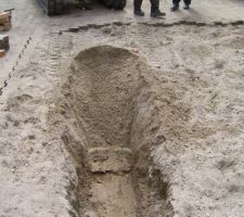 Premier coup de pelle pour les fondations du garage