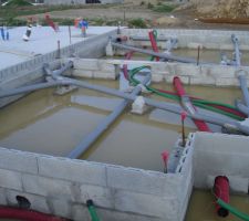 J'ignorais que l'option piscine était incluse dans le prix ! A moins que ce ne soit la 'tite tempête de la veille qui soit venue inonder le vide sanitaire sur la hauteur d'un parpaing !