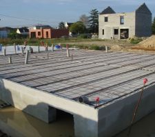 "Poutrelles hourdis et dalle de compression en b&eacute;ton autonivelable arm&eacute;" (en fran&ccedil;ais dans le texte)