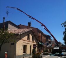 Pompe 35 m par dessus toiture pour accéder à la terrasse