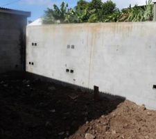 Mur arri&egrave;re de cloture