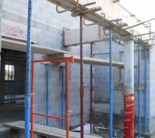 Le patio de l'entr&eacute;e