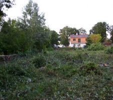 DU FOND DU TERRAIN VERS L ENTREE