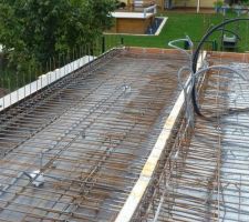 Armatures posées sur prédalles avant coulage béton