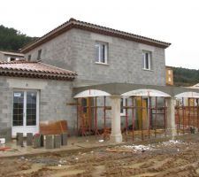 Piliers chanfrenés et linteaux terrasse