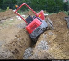 La 3eme galère : le dumper qui tombe dans une tranchée
