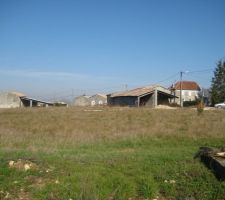 Et voil&agrave; la maison sera plant&eacute; sur le milieu de la photo d'ici on verra la fa&ccedil;ade sud