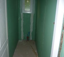 Les toilettes et l'impression de couloir :)