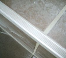 D&eacute;tail du rebord m&eacute;tallique