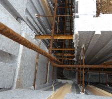 Vue d'un angle de blocs coffrant isolant avant coullage