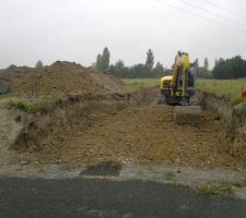 Chemin d'acc&egrave;s : 1m80 de d&eacute;nivel&eacute; ... &ccedil;a fait un beau volume de terre !