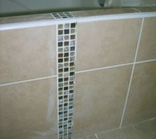 Frise, et trappe d'acc&egrave;s &agrave; droite