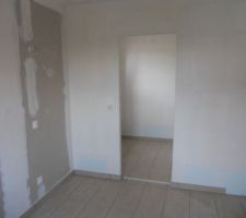 Le chambre parentale avec vue sur le dressing