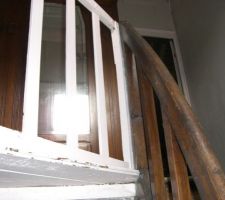 Hall vu de l'escalier avant travaux