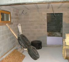 L'ouverture vers le vide sanitaire a été creusé jusqu'en bas.