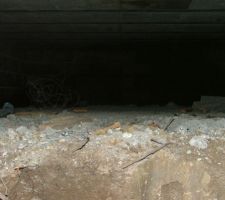 Vue dans le vide sanitaire sous le garage