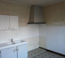 AVANT : la cuisine / Future chambre