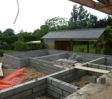 Les parpaings "montent" rapidement