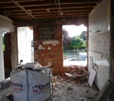 Cr&eacute;ation du passage entre la cuisine et le coin nuit (&agrave; droite)