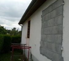 Fen&ecirc;tre de l'ancien salon condamn&eacute;