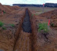 Tranch&eacute;e pour l'arriv&eacute;e EDF. (servitude sur lot n&deg;5)