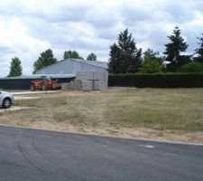 Notre terrain est sur la droite