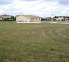 Vue du fond du terrain. nous sommes au sud