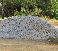 Arrivée des pavés de granit en direct du Portugal