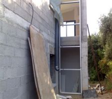 Le mur rideau en attente Façade Est