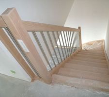 Escalier, vue du haut
poteau de droite manquant...