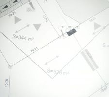 L'emplacement est celui à la surface de 528m².