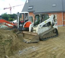 Debut du decapage du terrain et terasement