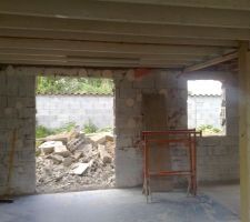 Ouverture de la porte d'entr&eacute;e et de la fen&ecirc;tre des WC