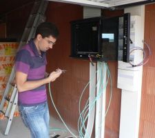 Moi en train de faire mes prises RJ45 pour mon VDI