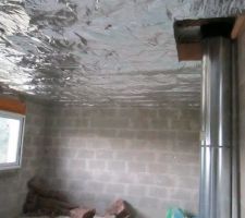 L'isolation du plafond des 2 chambres est bien avancée